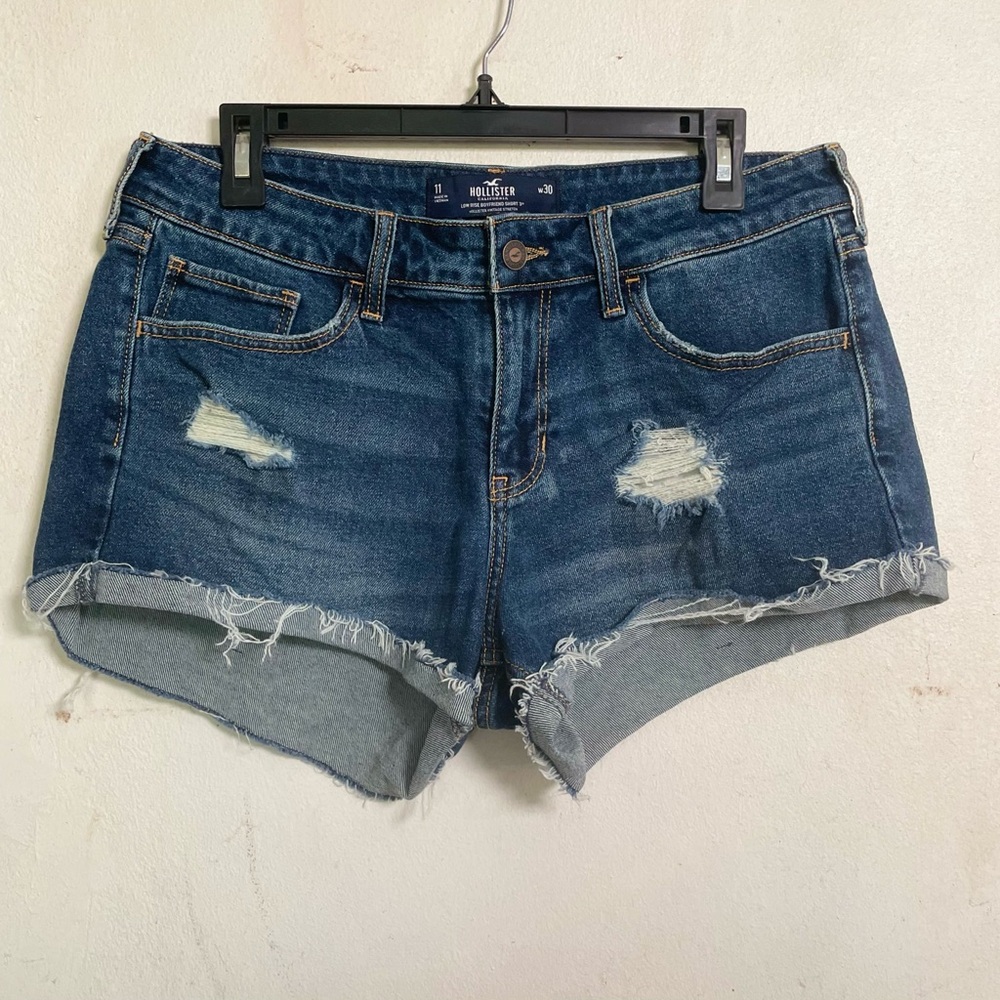 Hollister Low Rise Boyfriend Short 3” Jean